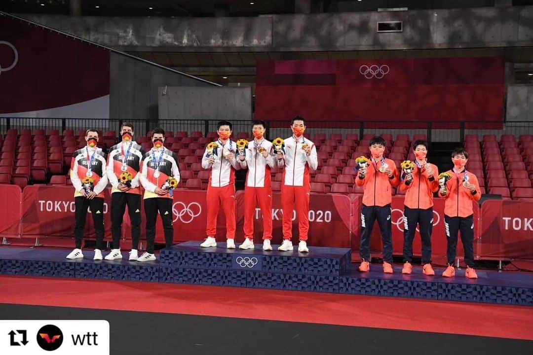 平野 早矢香のインスタグラム：「東京オリンピック卓球競技全日程が終了しました🏓最終日男子団体が韓国に勝利して銅メダル獲得しましたー🥉今回男子チームは初めから最後まですごくベンチワークがよく、力を合わせてみんなでどうにかして勝ち上がるんだ！という強い気持ちを感じました‼️丹羽選手はスウェーデン戦そして今日のダブルス、張本選手は尻上がりに調子をあげてドイツ戦そして今日の韓国戦エース対決、水谷選手は今日のダブルスと最後のシングルスの勝利👍みんなで勝ち取った銅メダル🥉本当におめでとう😭😭😭 ・ 8月7日(土) #NHK総合 #東京2020オリンピック #1時7分 #出演します ・ 明日は他競技になりますが変わらず全力応援💪💪💪オリンピックも終盤ですね…選手の皆さんには自分たちの力を出し切って大会を終えてほしいです❗️頑張れ、日本🇯🇵」