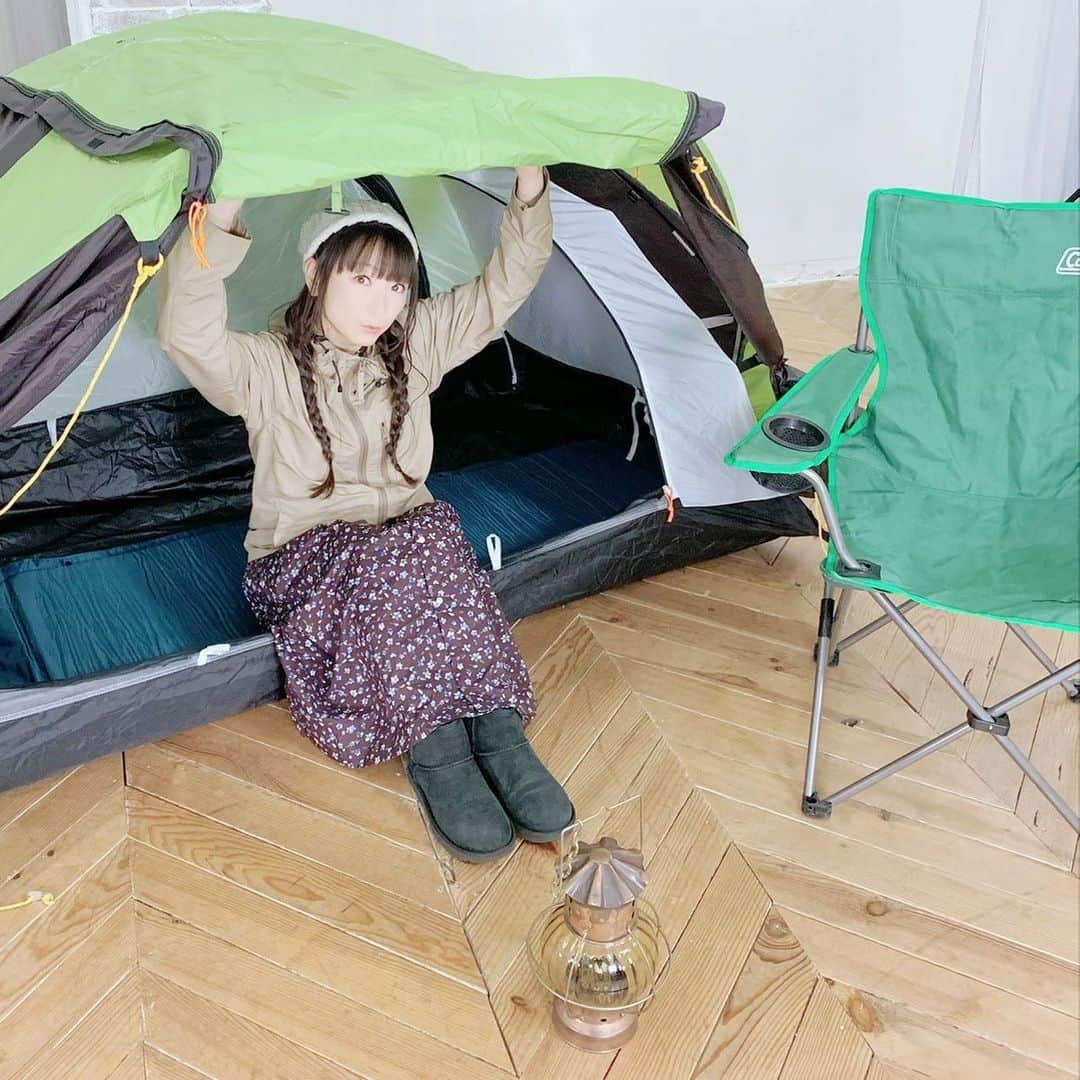 堀江由衣のインスタグラム：「.  夏休み記念その21♪  配信イベントの時の写真です♪  テント作るの、思ったよりも楽しかったです♪ 上手にできました♪」