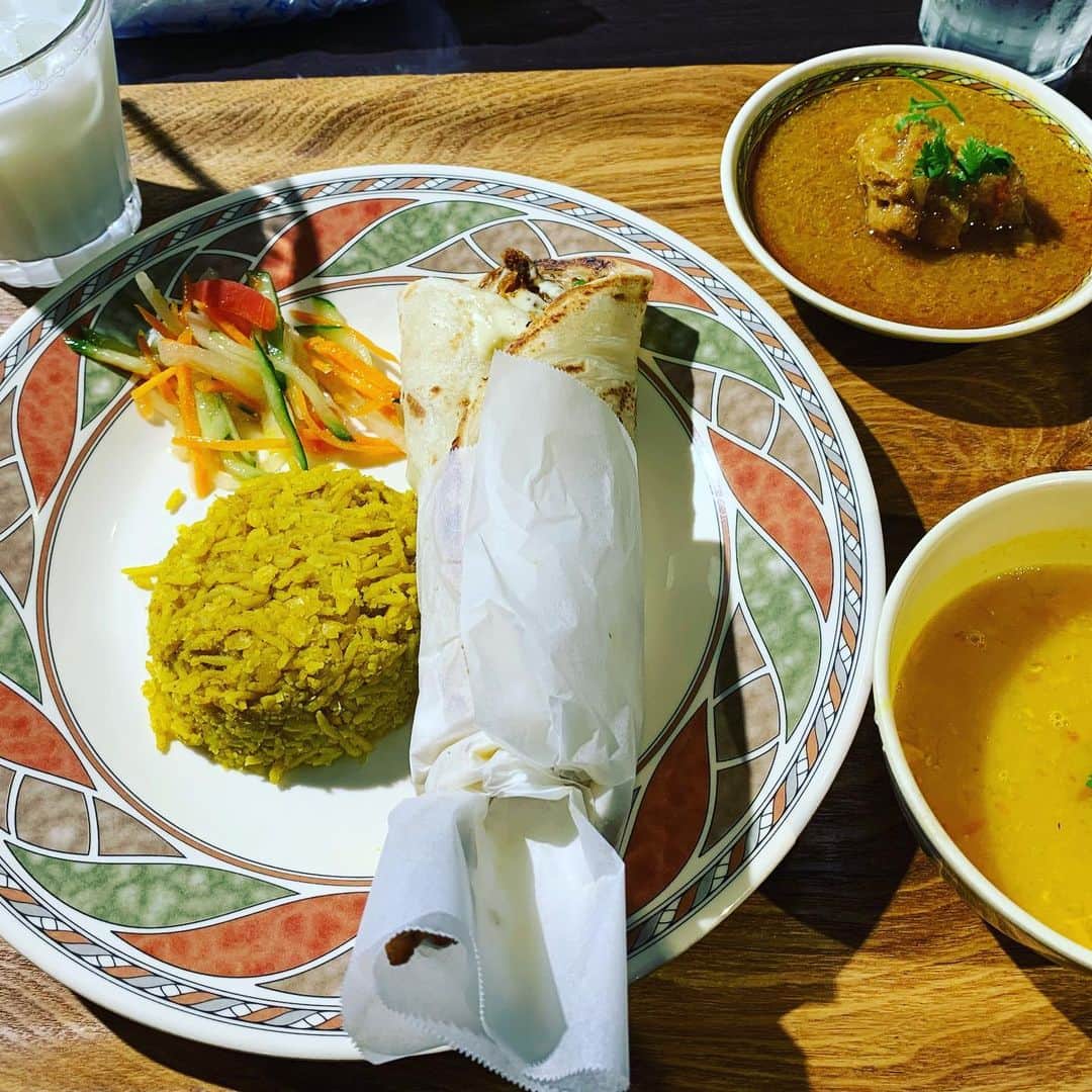 小松利昌のインスタグラム：「はじめてのベンガル料理。 初体験の味付けばかりで楽しかった。  #ベンガル料理」
