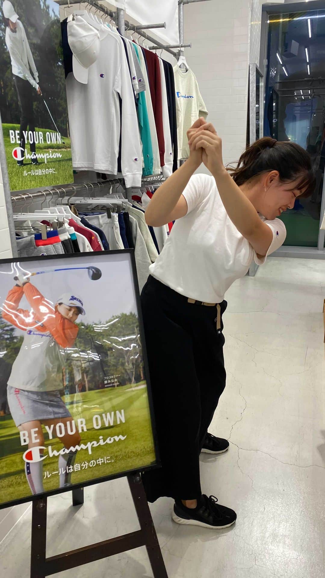 勝みなみのインスタグラム：「先日、『チャンピオン　ブランドハウス　シブヤ　トウキョウ』にお邪魔して、私も着用しているおすすめゴルフウェアをご紹介させていただきました😁✨  オンラインストアからも購入いただけますので、是非❗️チェック✅してみてください！🥰  https://www.hanesbrandsinc.jp/pages/golf21fw.aspx  #beyourownchampion #ルールは自分の中に #champion #championjp #golf #チャンピオン #ゴルフ #勝みなみ」