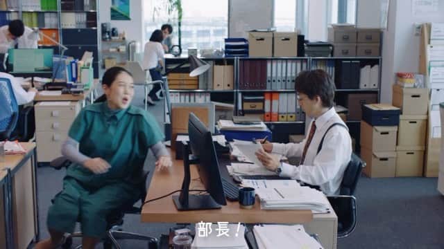 横澤夏子のインスタグラム：「#ラクスさんの新しいCMなのよー！ #うふ！  #ラクス #楽々精算」
