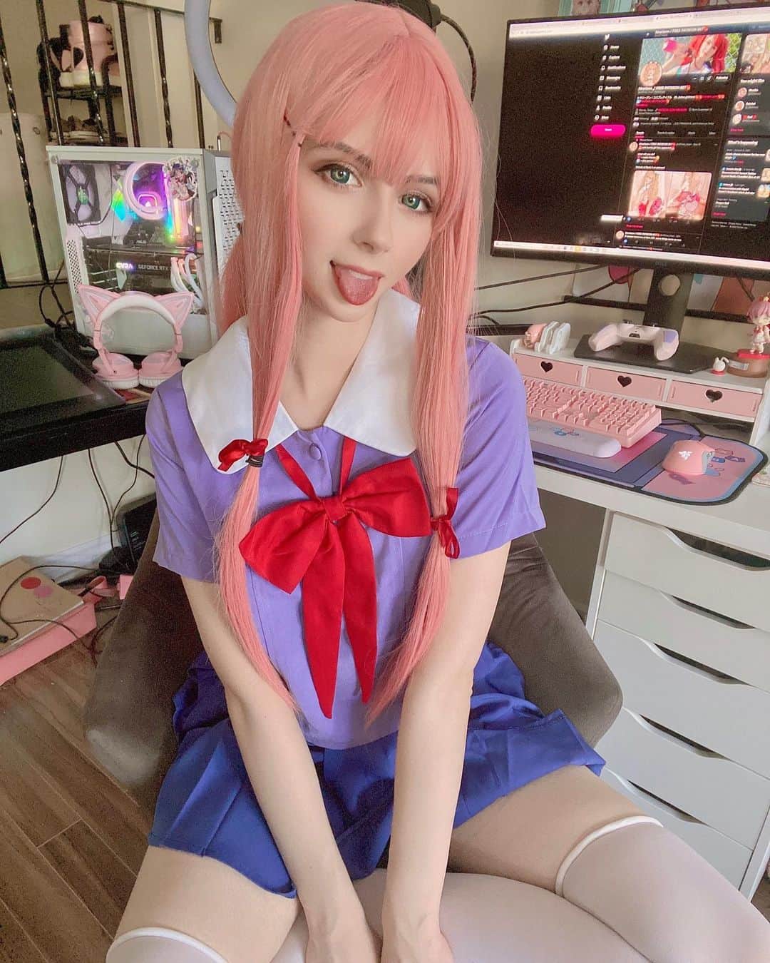 Hirari Ann（ヒラリー アン）のインスタグラム：「😋 pink hair is so cute! 💗 What are you doing at Halloween? 🤔💗  ... Honestly... I will probably just be in my house. 😂  #cosplaygirl #yunogasai #pinkhair #gaming #animegirl」