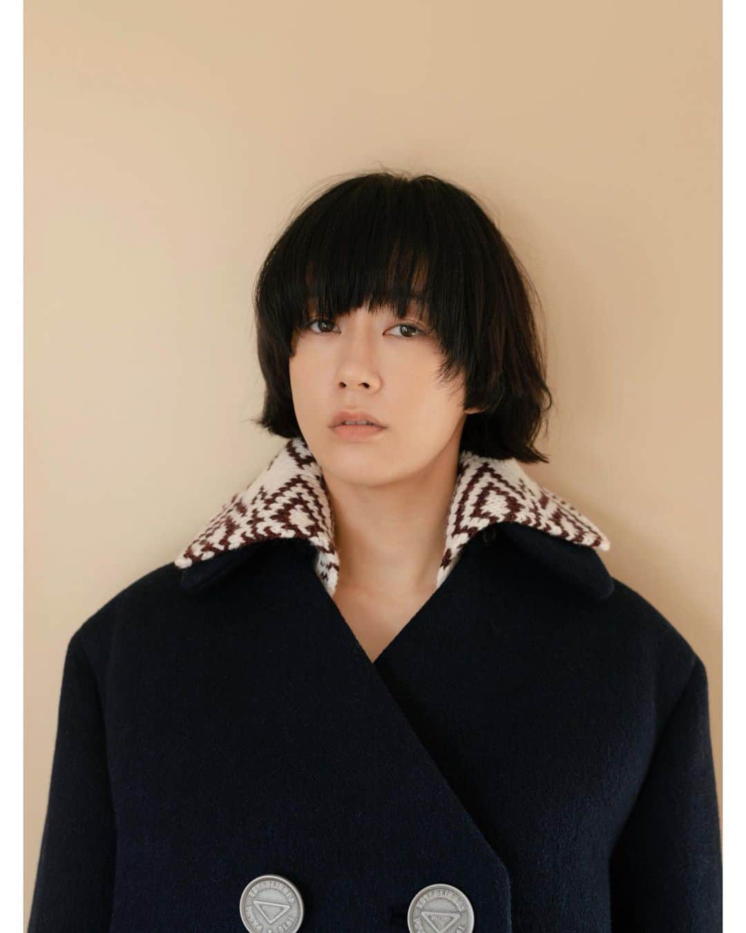 Kisshomaru S.のインスタグラム：「Asami Mizukawa @mizukawa_asami wearing @prada for @ellejapan   Photo: KISSHOMARU SHIMAMURA Styling: MIHO OKABE @okabooo  Hair&Makeup: TAMAE OKANO @tamalin727」