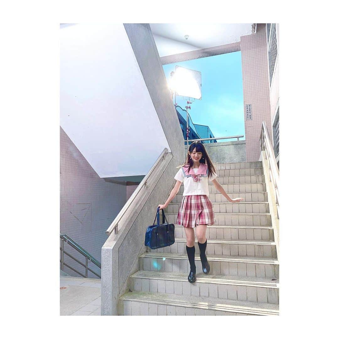 林于馨のインスタグラム：「. 未來的果實MV🍒 大家最喜歡的畫面在哪裡呢💭 我的話應該就是下樓梯那段跟最後的小彩蛋吧😌🌸 - 未来の果実のMV観ましたかー🤙🏻 私の好きなシーンは階段降りるとこと最後のおまけかなᏊ ֊ .̫ ֊ Ꮚ ᐝ みんなの1番好きな所はどこですか👨🏻💭？ - #AKB48TeamTP #AKB48 #TeamTP  #UnitSakura #🌸 #れいち #林于馨 #未来の果実 #未來的果實 #MV」