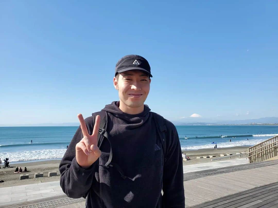萩野公介のインスタグラム：「先日、江ノ島に行った時の写真 富士山見えて🗻 海もきれいで 楽しかったです😊」