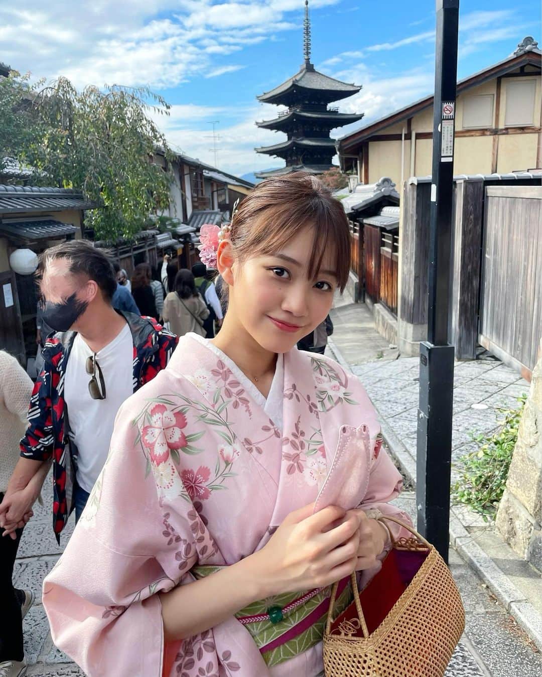 保﨑麗のインスタグラム：「着物きました👘  (撮影の時だけマスク外してます)  #着物#着物レンタル#京都#着物女子 #kyoto#kimono#kimonostyle#japanesegirl」