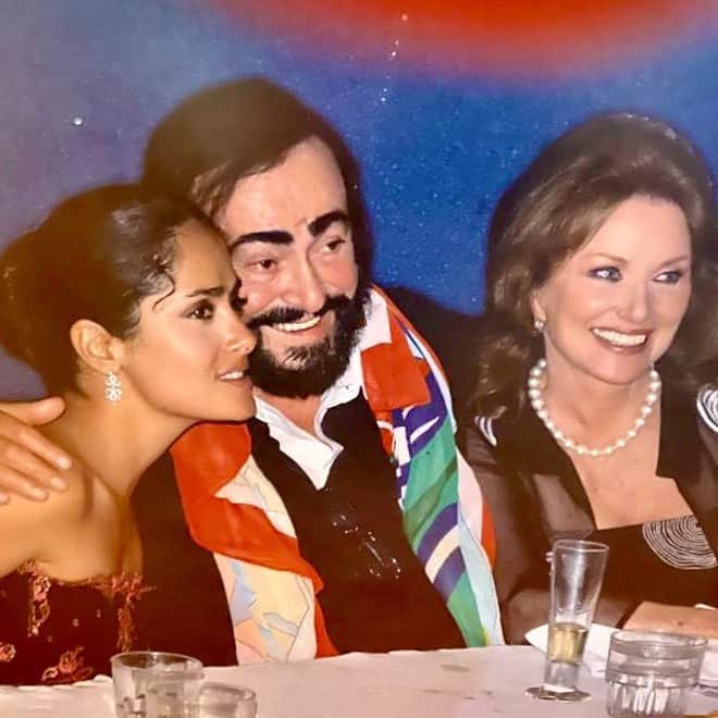 サルマ・ハエックのインスタグラム：「In Mexico with Luciano Pavarotti and my friend Christiane Martel God knows how many years ago. En #mexico con #pavarotti y mi amiga Christiane Martel sabra Dios hace cuantos años #opera #tbt」