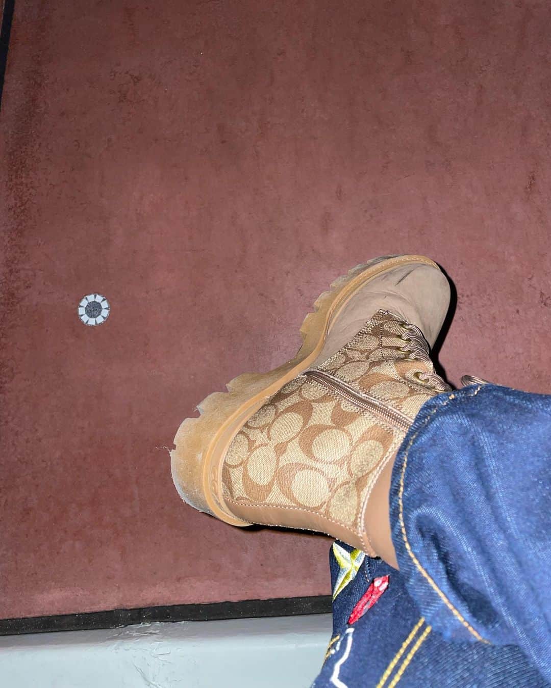 原田夕季叶さんのインスタグラム写真 - (原田夕季叶Instagram)「🤓＆🤩＆😎  Down jacket : @thenorthface  Pants : @chme_studio  Cardigan : vintage Shoes : @coach    #merrychristmas   #xmas   #santa   #disney   #disneyland   #カチューシャ   #写ルンです   #04   #今宵のゆきと   #20000歩超え」12月27日 19時02分 - y24ha
