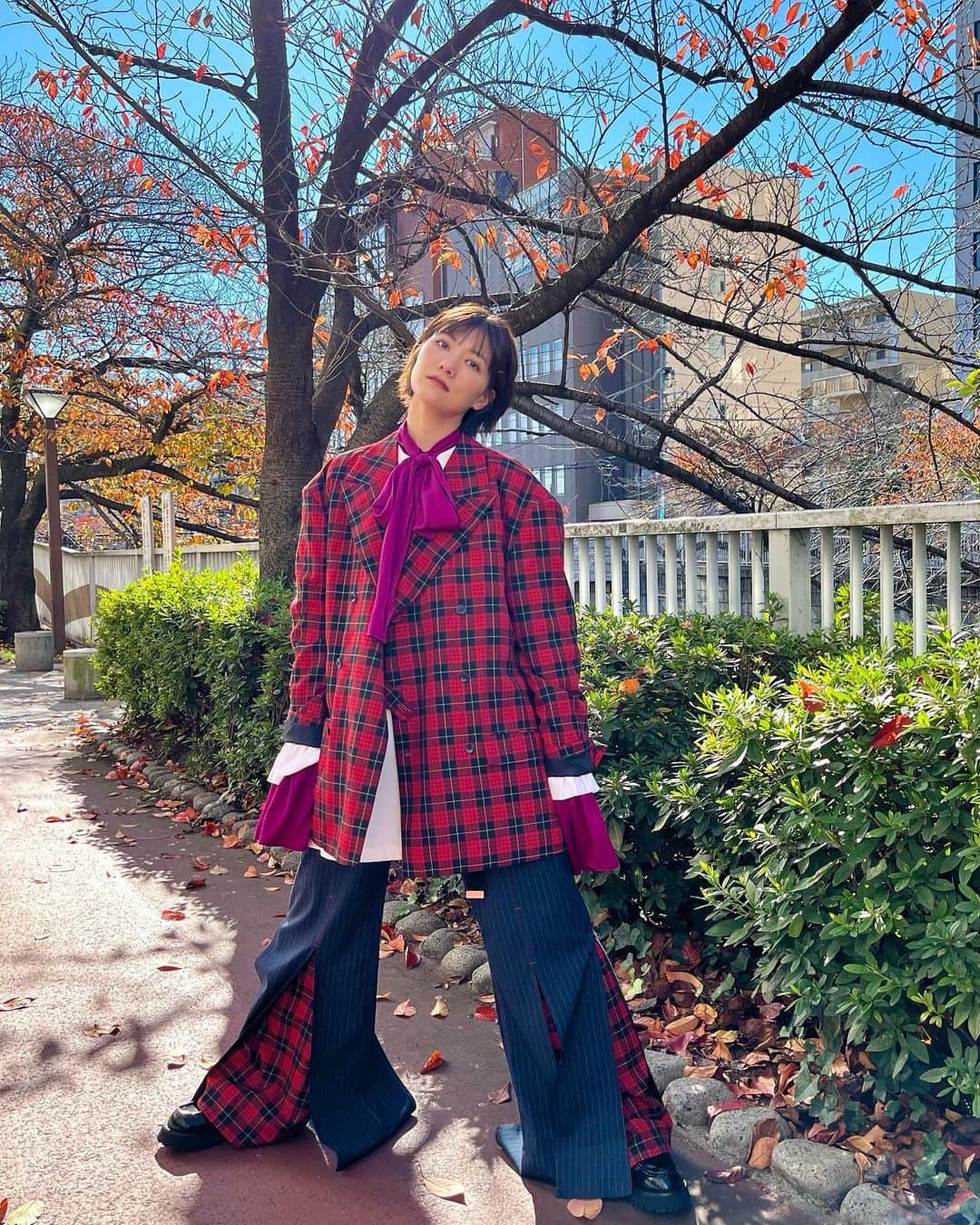 宮澤佐江さんのインスタグラム写真 - (宮澤佐江Instagram)「年末に着る赤チェックは懐かしみあるよねー❤️‍🔥 ． #レコ大かな？ #紅白かな？ #あの頃のようなバタバタの年末は二度と味わえないだろうなぁー」12月7日 18時04分 - sae_3830