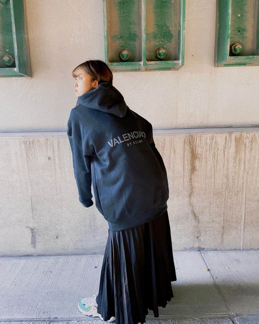 松田リマのインスタグラム：「. たくさん写真を撮っていました🤳  冬のお洋服が特に好きです🤶🏻  @valenciano_by_kelme」