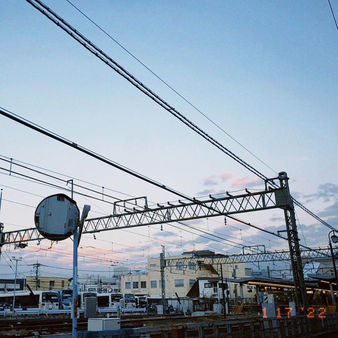 花柳のぞみさんのインスタグラム写真 - (花柳のぞみInstagram)「空ばっか撮ってる。すきなんだー。  #film #dazzカメラ」1月17日 17時21分 - nozomihanayagi_