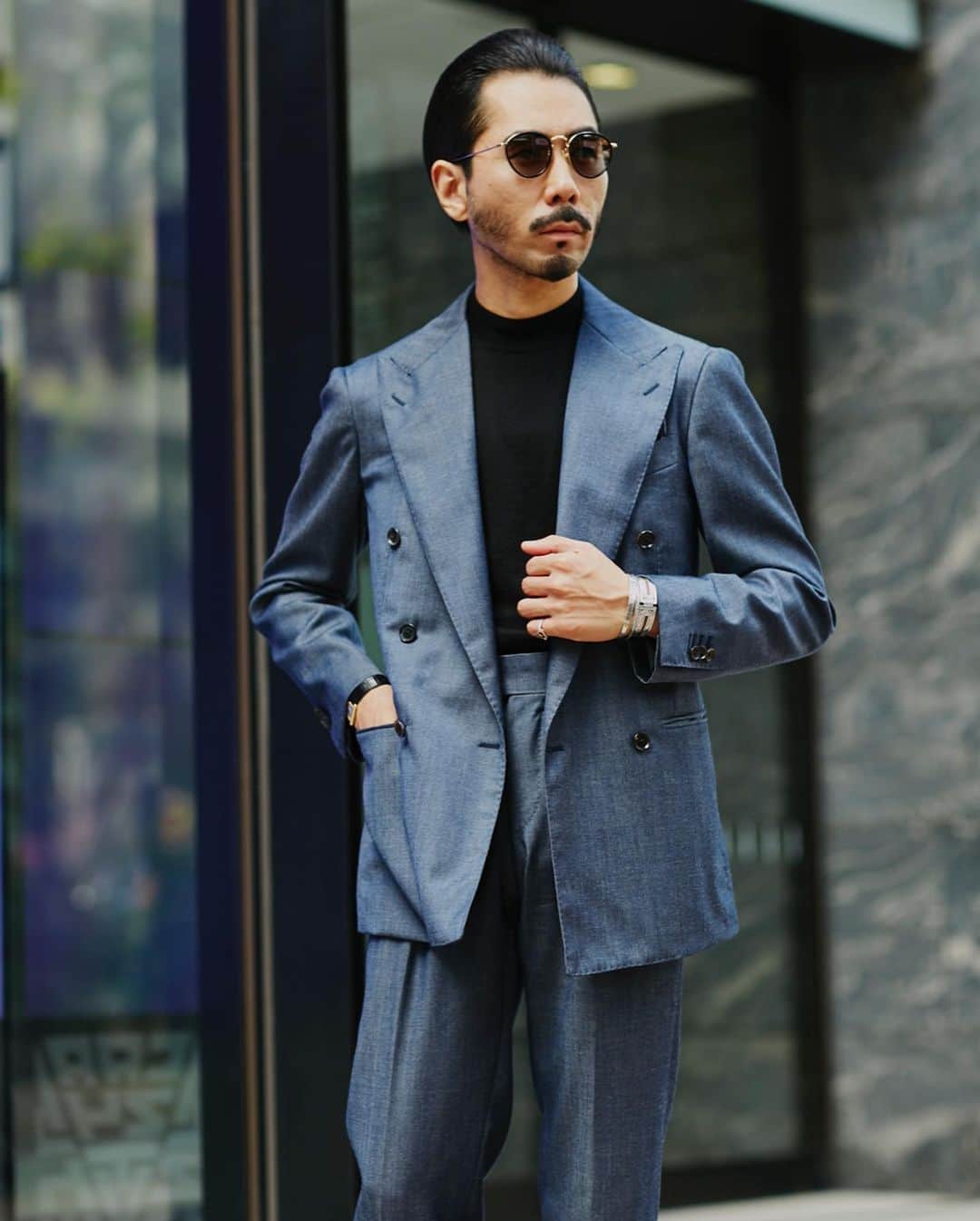 福島雄介さんのインスタグラム写真 - (福島雄介Instagram)「. . One of my favorite suit. The fabric and color are excellent... @dormeuiljapon  . . 生地も色も形も、全てが秀逸なお気に入りスーツの1着。 . .  Sunglasses- @kaneko_optical  Suit- @ring_jacket  Knit- @drumohr  Shoes- @wh_official_orientalshoes  Acc- @hermes @adawat_n_tuareg Watch- @cartier  . . #ringjacket #drumohr #wh #hermes #adawatntuareg #cartier #kanekooptical #menfashion #menstylefashion #gentlemanstyle #menswear #menfashionstyle #classicstyle #mensfashion #gentlemanfashion #styleforman #menswearclothing #gentstyle #dressstyle #suitstyle #jacketstyle #suit #dress #classic #jacket」1月18日 19時22分 - yusuke_tiamo_fukushima
