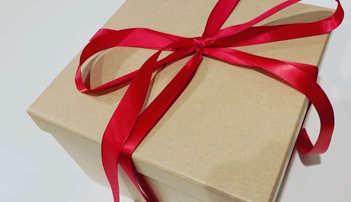 大原櫻子のインスタグラム：「高校時代の友達から 毎年誕生日の時プレゼント届く  泣いちゃうよ…😢✨✨  今年は手作りのキャンドルでした🕯  ありがとう☺️」