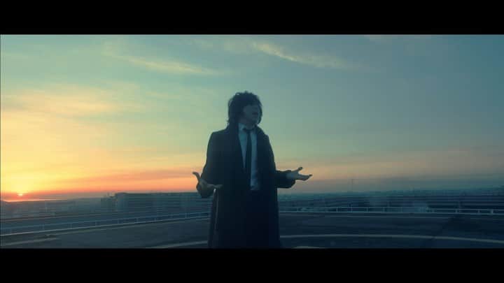 山田智和のインスタグラム：「Beginning of the Year  宮本浩次「夜明けのうた」 Director, Cinematographer : Tomokazu Yamada #宮本浩次」