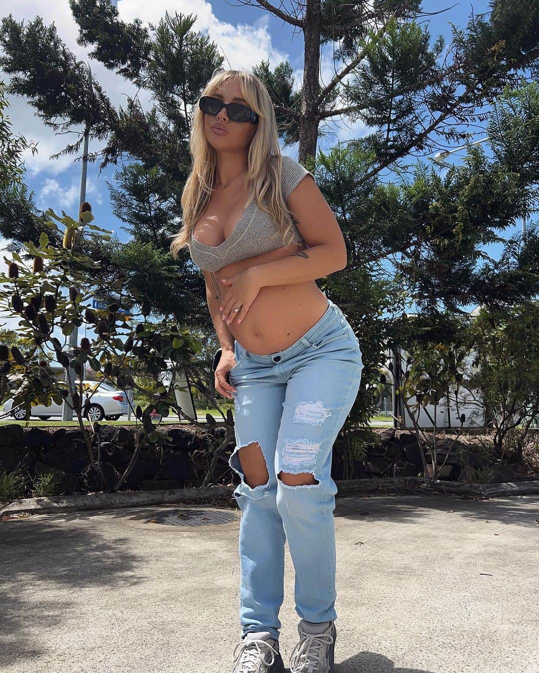 Tammyのインスタグラム：「Belly outtt💗🧚🏼🐣 @fitjeans」