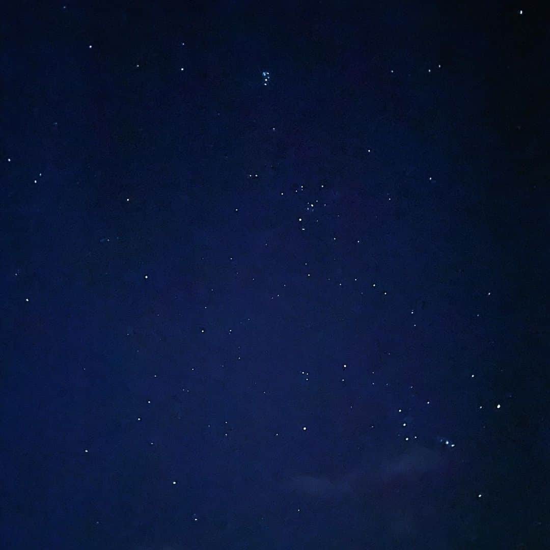 藤井瑞希のインスタグラム：「・ ・ ゴミに見えちゃうけど星です⭐️ ・ 実家で見る星が大好き☺️ ・ この写真の200000000倍は綺麗でした！💗 ・ 星空大好き。 ・ ・ #星空 #芦北町 #星好き」
