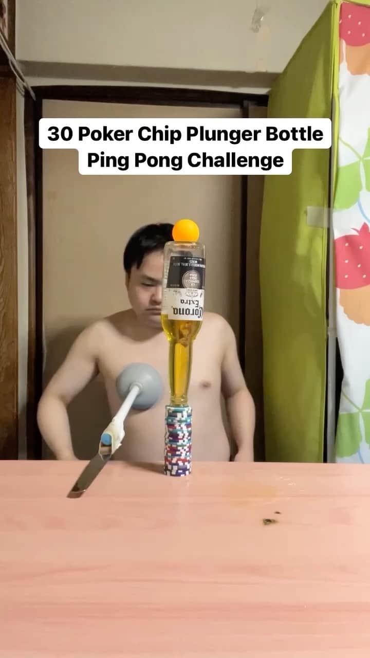 ウエスPのインスタグラム：「【30 Poker Chip Plunger Bottle Ping Pong Challenge】 #ウエスp  #かわいい #kawaii #plunger #casino #trickshot #power #enjoy #よしもとリール劇場」