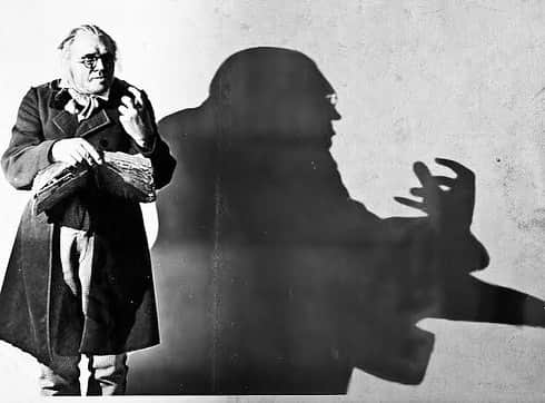 シム・ウンギョンさんのインスタグラム写真 - (シム・ウンギョンInstagram)「The Cabinet of Dr. Caligari (1920)」1月24日 22時18分 - ekshim_