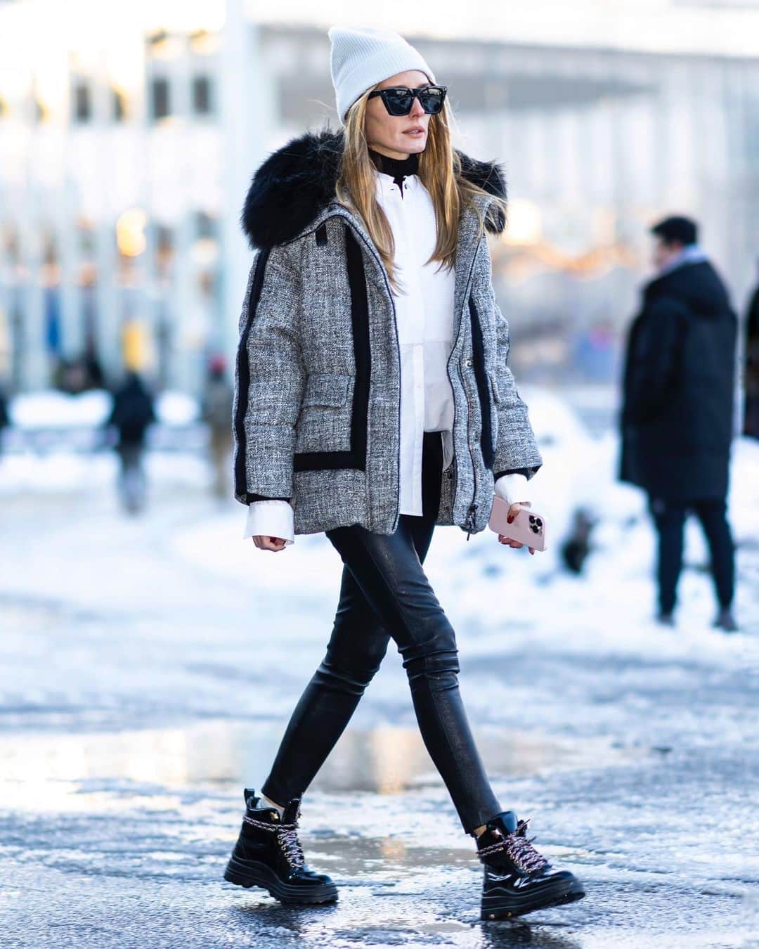 オリヴィア・パレルモのインスタグラム：「Winter, but make it fashion. 🥶 ⁣ ⁣⁣ 📷: @thestewartofny」