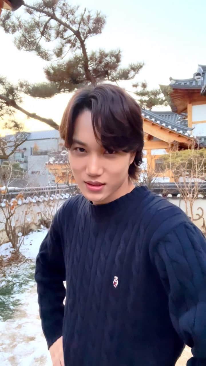 EXOのインスタグラム：「Ringing in the new year KAI-style🕺😎 Oh, lotto-tto🥳🎉  #Lotto  #카이 #KAI @zkdlin  #엑소 #EXO #weareoneEXO #설날 #새해복많이받으세요 #HappyNewYear」