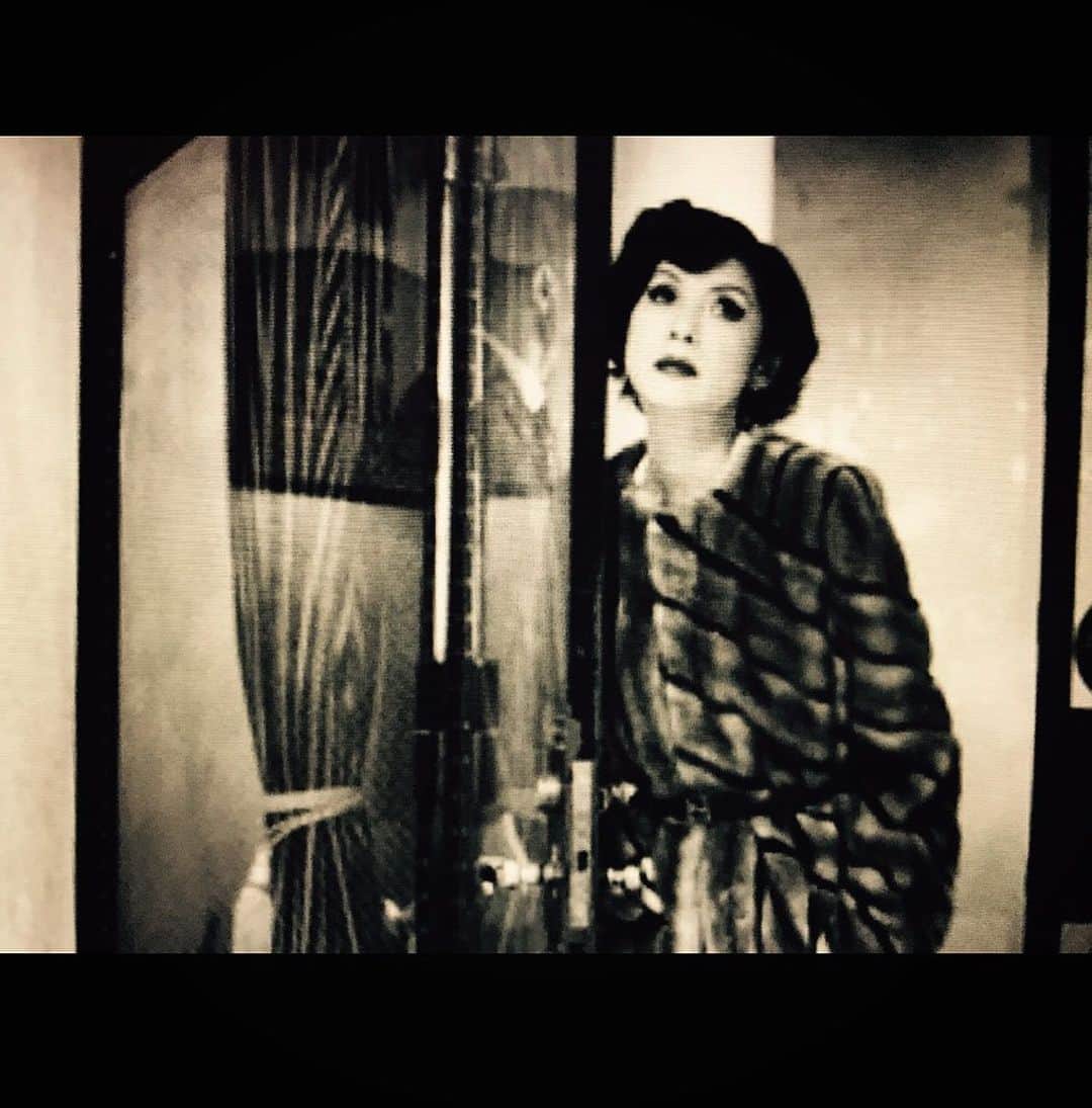 下村一喜のインスタグラム：「1930年代 ヘアーメイクアップ#藤原美智子 先生と #黒木瞳 姫と創作した写真集です。 100年前の#撮影技術 ブラッサイ的であり、マンレイ的であり、 エコール・ド・パリを彩る#アールデコ の 様式。サイレント映画 の#女優 #栗島すみ子 #入江たか子 先生のスタイル。  #フィンガーウェーブ  #FENDI のコート。 日本#MIKIMOTO の真珠。 @official_mikimoto   #ダゲレオタイプ #キャメラ の雰囲気  撮影#下村一喜 #kazuyoshishimomura  #photographer #写真家  @michiko.life   @hitomikofficial #hitomikuroki  ARTDIRECTOR @suzuki_ult」