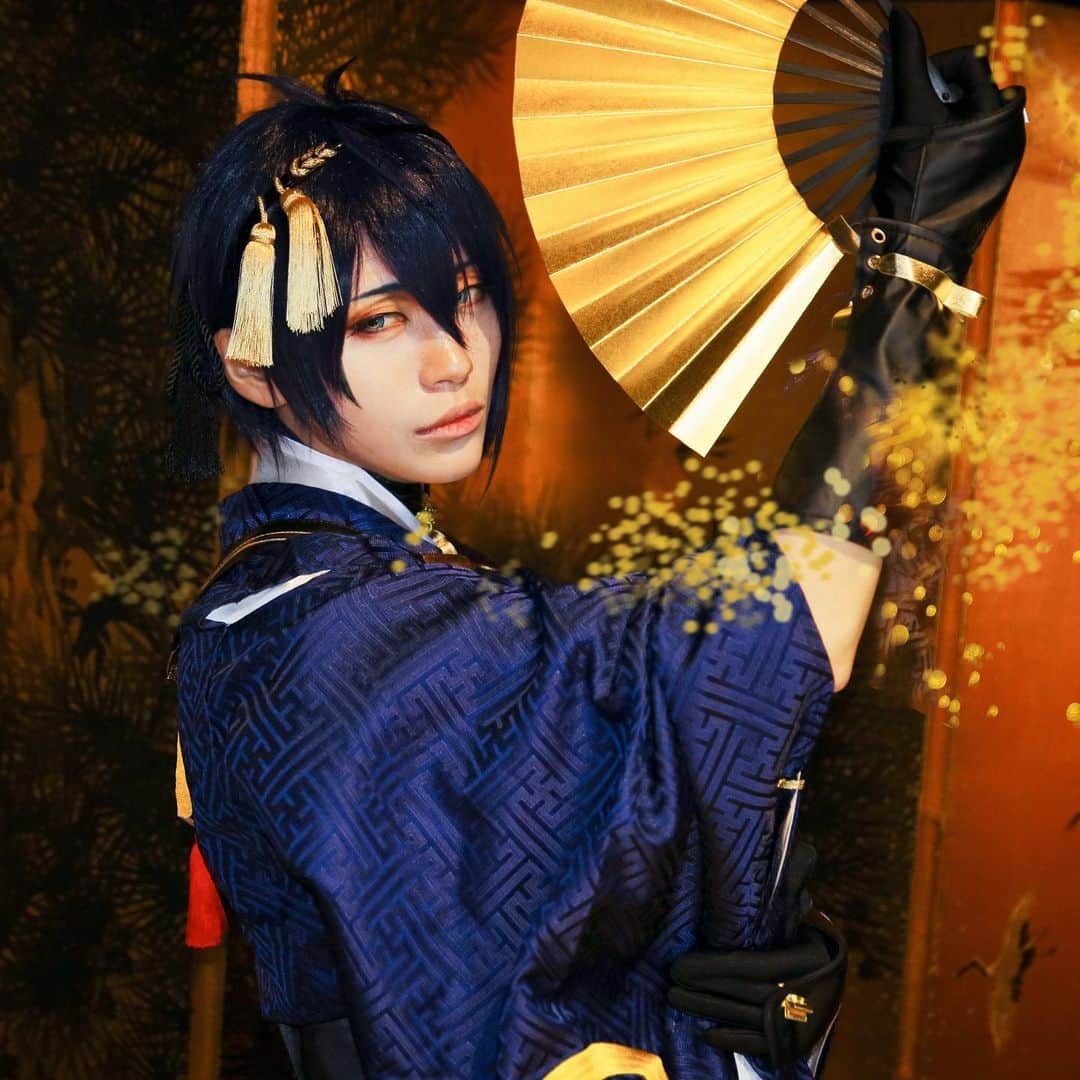 LOSTのインスタグラム：「Toukenranbu  Munechika Mikazuki: -LOST- Photo thx : Akesato明里  Touken Ranbu Musou is now on Switch! OMG going to buy it! 🥳🥳🥳  And I have so many plans about TOUKENRANBU so hope realize this year💪😊   #toukenranbu  #toukenranbucosplay  #mikazukimunechika  #cosplay  #刀剣乱舞  #三日月宗近  #コスプレ」