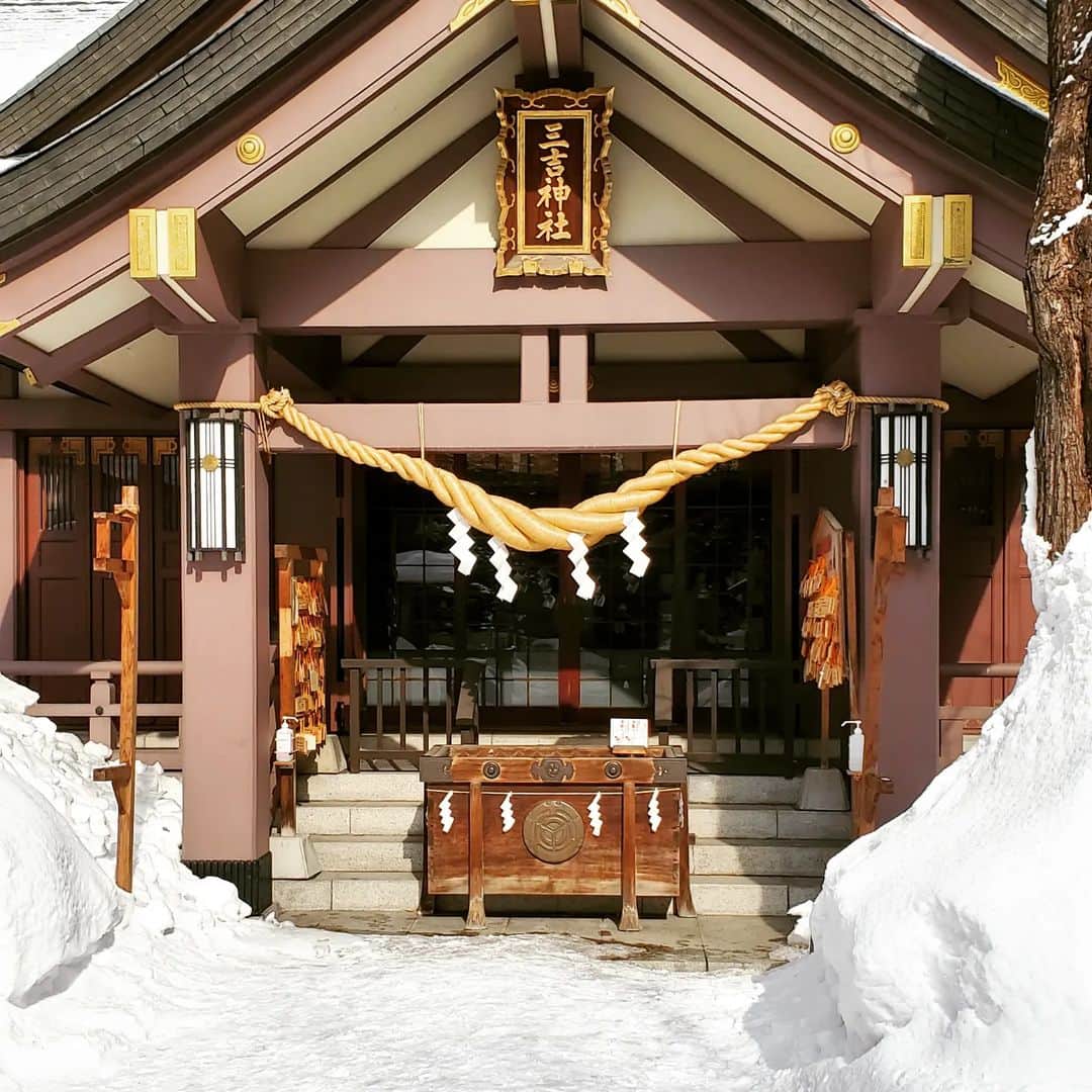 後藤洋央紀のインスタグラム：「ホテルの近くに神社があったので参拝してきました。」