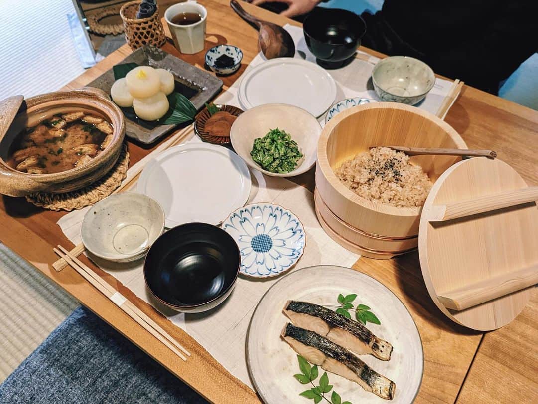 寺井幸也のインスタグラム：「@kidera_no_ie  の朝食。 炊き立て玄米 熱々の味噌汁 ふっくらした鰆 菜花の胡麻和え 炊いた大根。 美しい内庭をみながら 今日はどこに行こうか？ なんて話しながら ゆっくりした時間を過ごす。 　　　　 #奈良の日常を旅する」