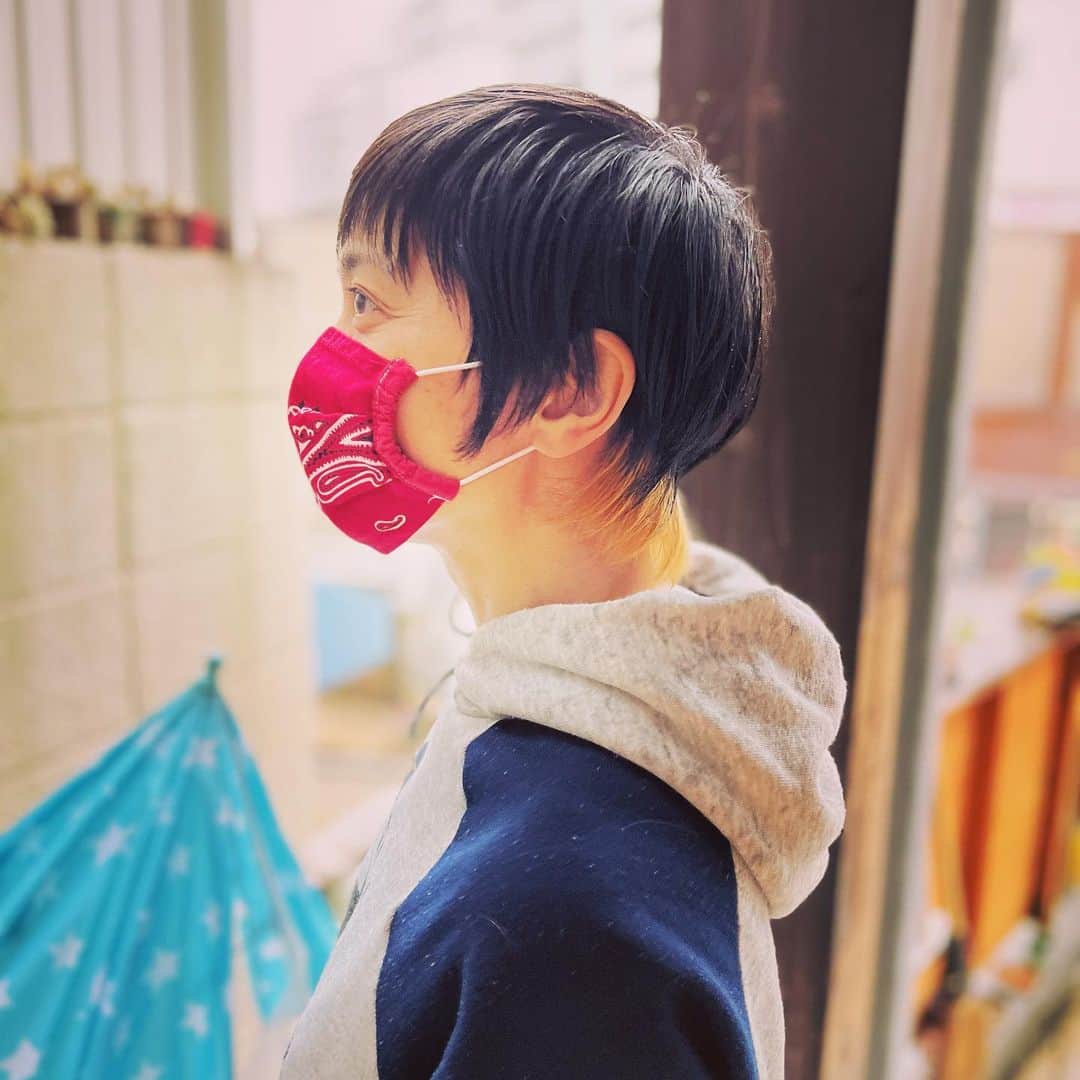 横尾初喜さんのインスタグラム写真 - (横尾初喜Instagram)「久美さん、初めてのカラー！！ かなりお気に召されたようです。 昨日の代官山にて。 いっちーさんありがとうございますー！  #はじめての  #カラー  #エンクミ  #遠藤久美子」4月4日 18時29分 - hatsukiyokoo