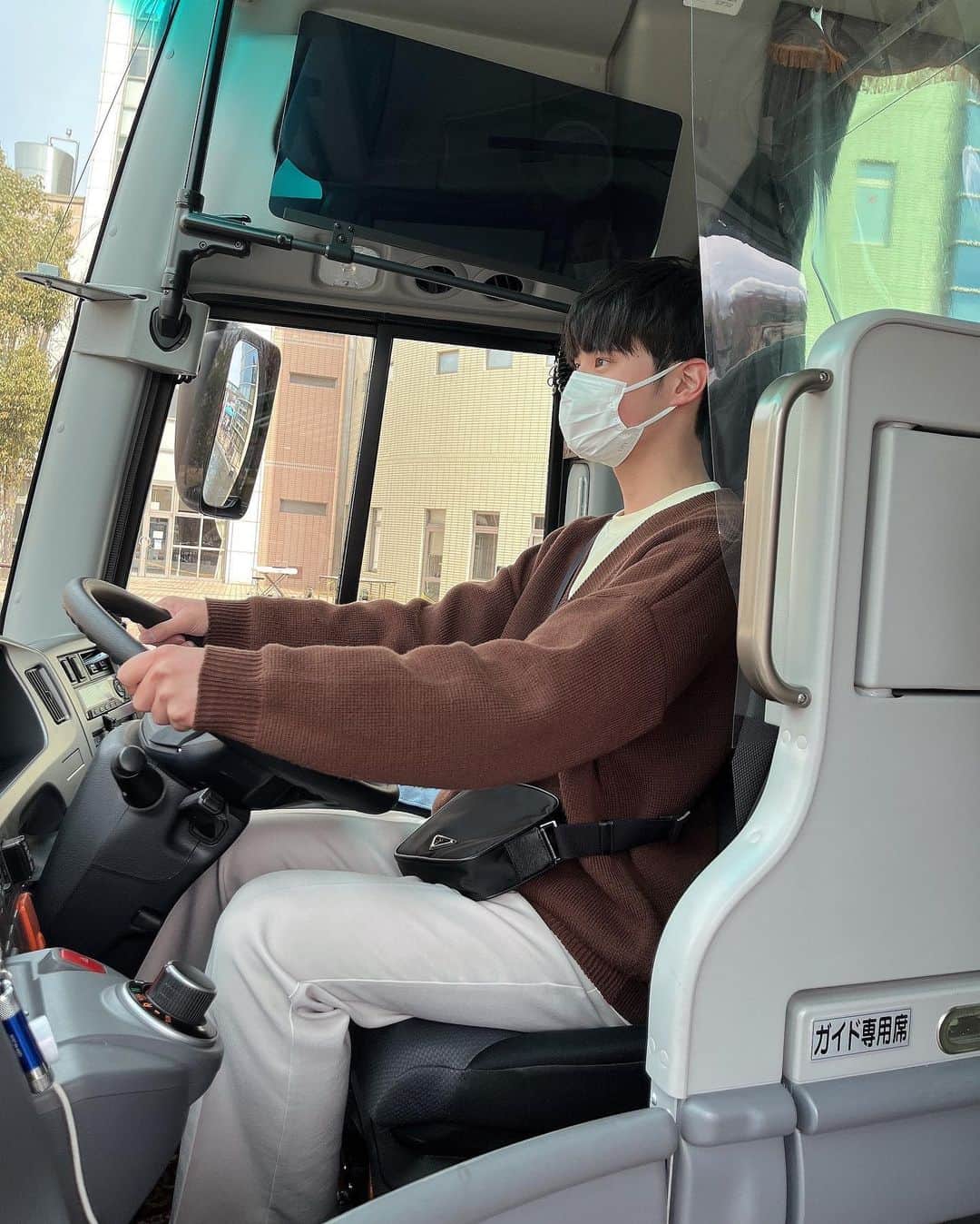 丸田怜音のインスタグラム：「・ バスの運転手体験してきました🚌」