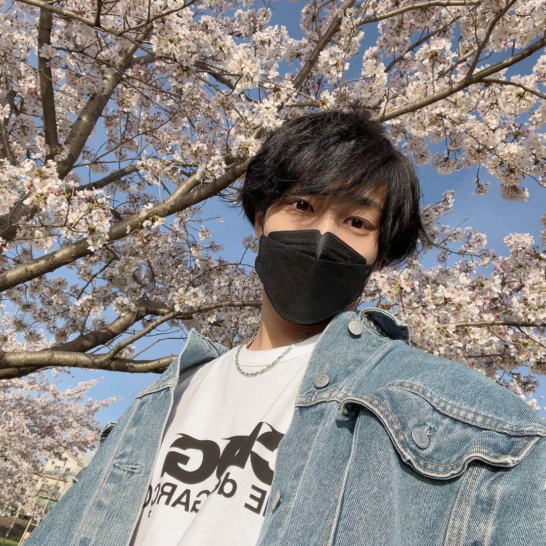 佐藤綾人さんのインスタグラム写真 - (佐藤綾人Instagram)「上京して2回目の春🌸  もう東京きて1年経つのか、 はやい。  皆さんこれからもよろしくお願いしますね😊」4月1日 18時13分 - ayt.0601