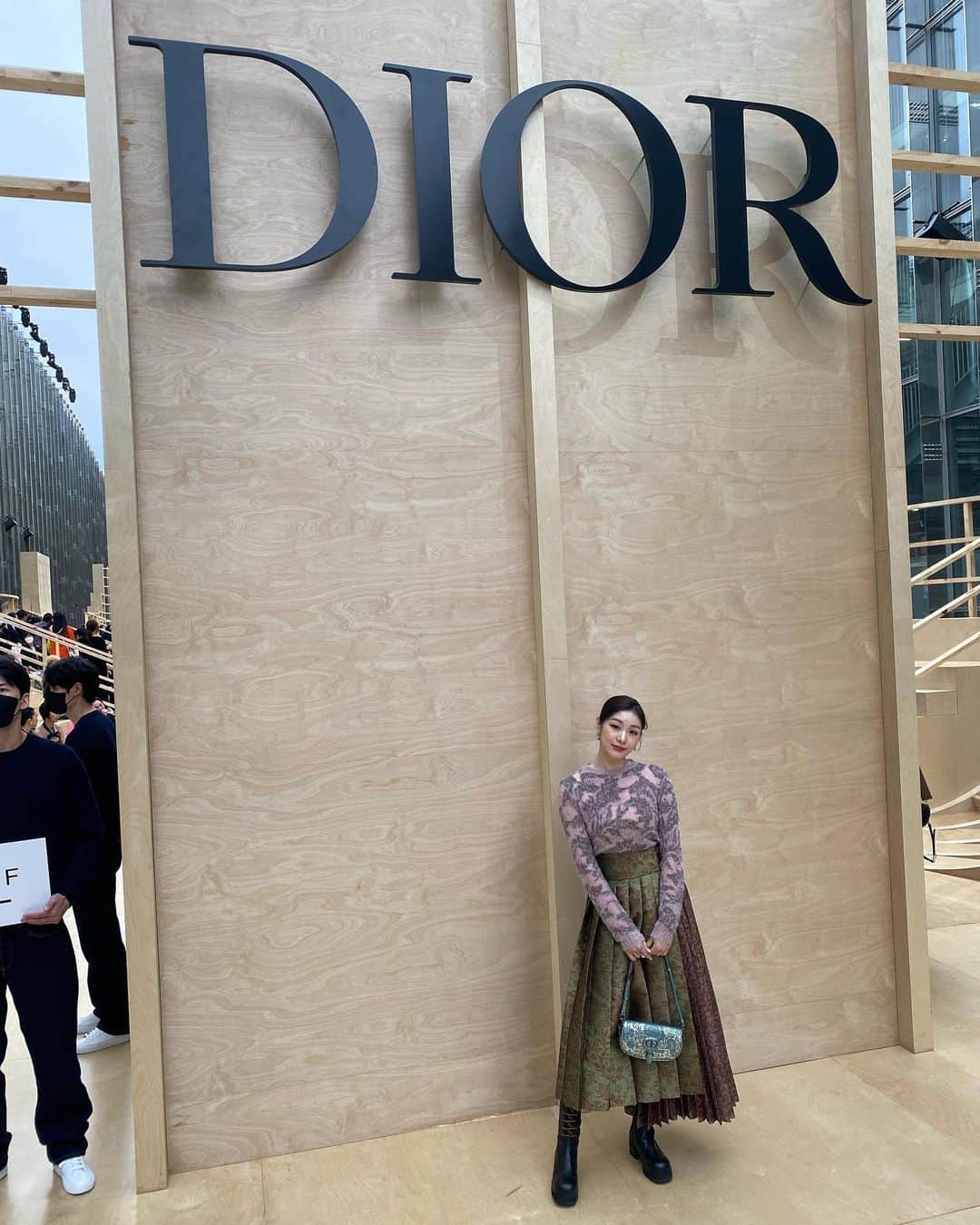 キム・ヨナのインスタグラム：「😍 #DiorFall22 #Dior @Dior @MariaGraziaChiuri」