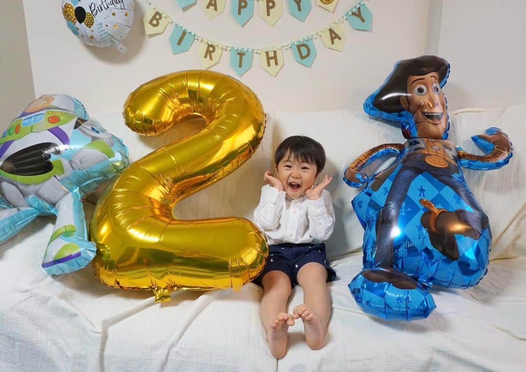 武田奈也のインスタグラム：「ㅤ 　 　 　 　 2022.04.29🎂   Happy Birthday❤️ おめでとう🤍 生まれてきてくれてありがとう🤍 ママにしてくれてありがとう🤍 　 　 　 大好き🥰🥰🥰 たくさんお話が出来るようになってきて どんどん面白くなってきたね👦🌷 　 2歳も笑顔溢れる1年になりますように😊💐 　 　 　 #2歳 #2歳バースデー #2歳誕生日」