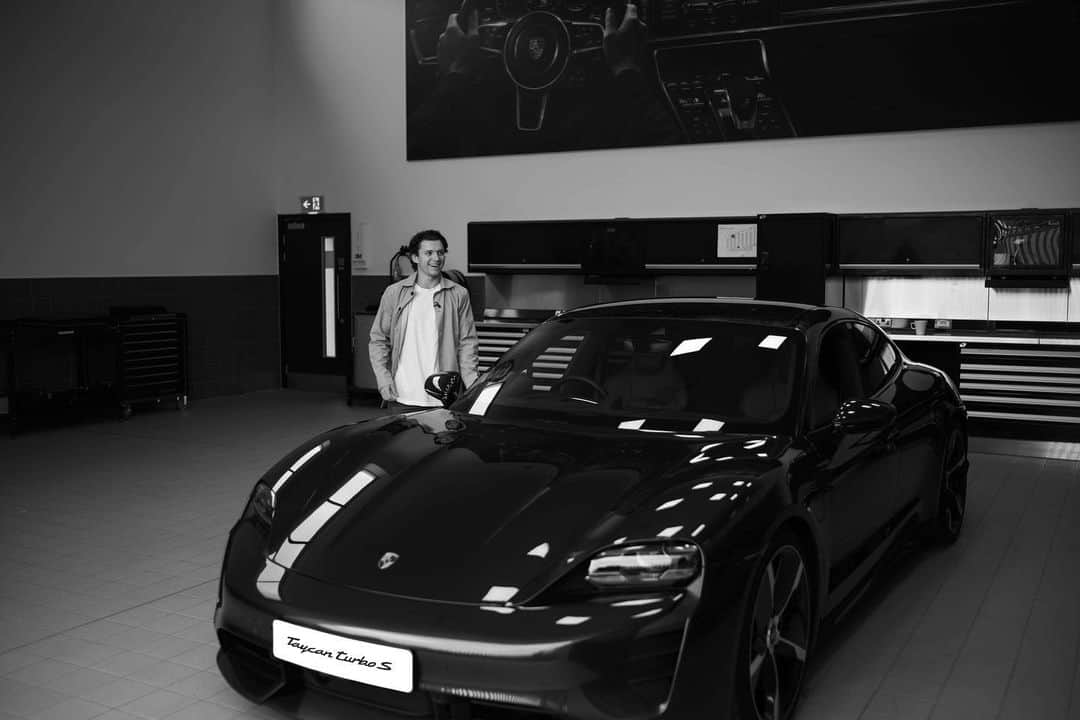 トム・ホランドのインスタグラム：「“Electric” Peter Kay 😂 Thanks @porsche_gb for helping me go electric. #PorscheTaycan」