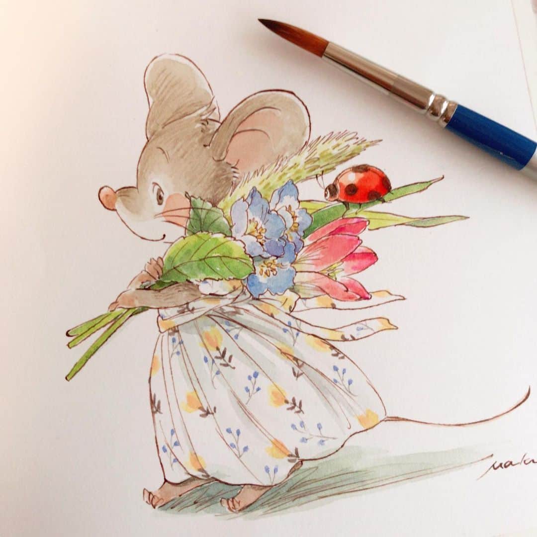 イラストレーター山崎牧子さんのインスタグラム写真 イラストレーター山崎牧子instagram ねずみの女の子 てんとう虫 と目が合う 水彩画 水彩イラスト イラストレーター いなとめまきこ 春 ねずみ 花 Flower Illustrator Illustration Mouse Spring