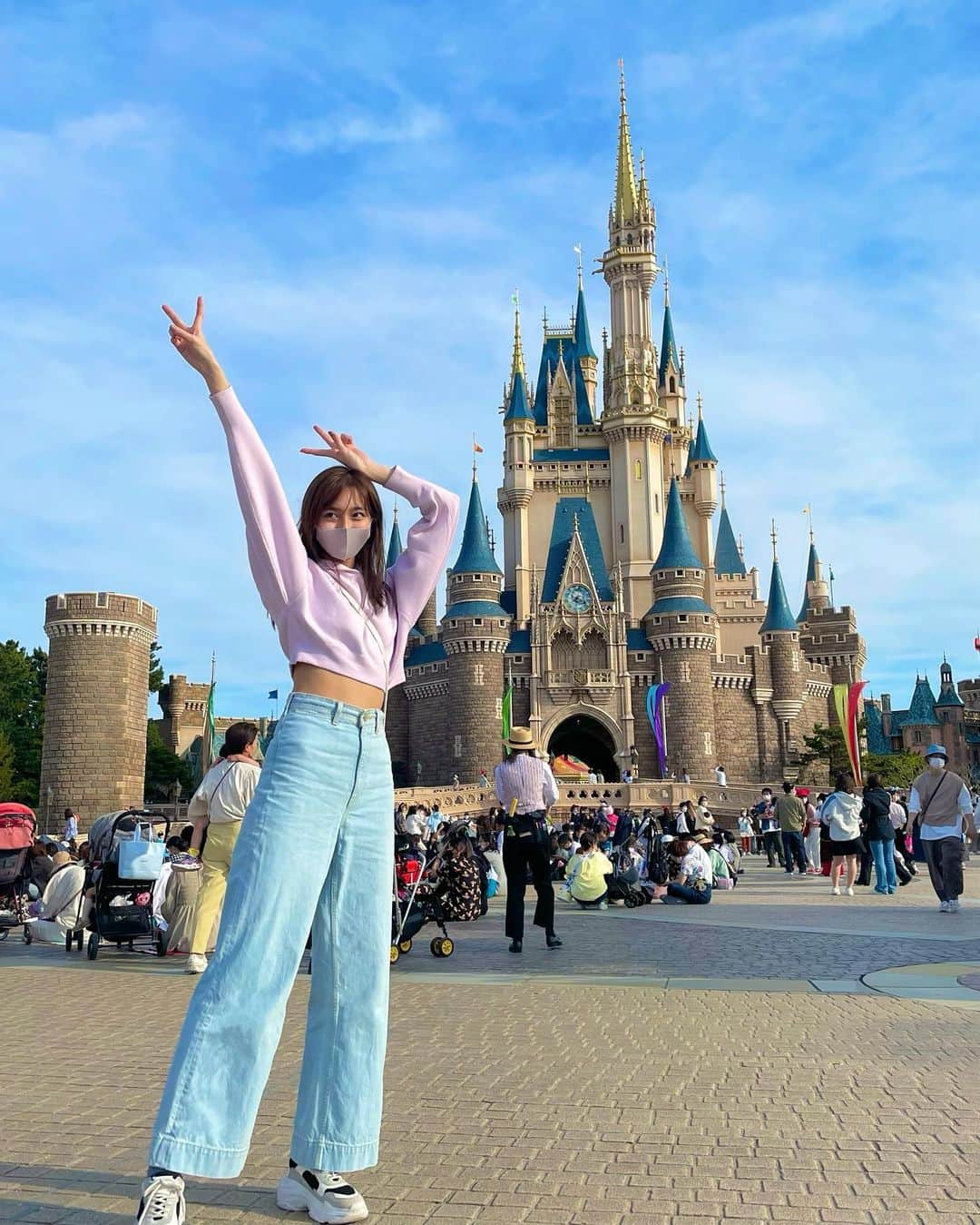 間瀬遥花さんのインスタグラム写真 間瀬遥花instagram 気候はバツグン 激閑散期 ４月前半のディズニーハッピーしかなかったな ディズニーランド ディズニー ディズニーリゾート シンデレラ城 ディズニーコーデ Disney Disneyland 東京