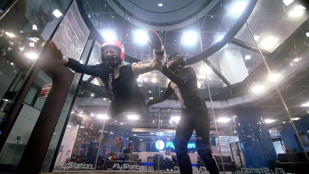 RINAのインスタグラム：「New experience 🙈 Indoor skydiving 😂 Part 1」
