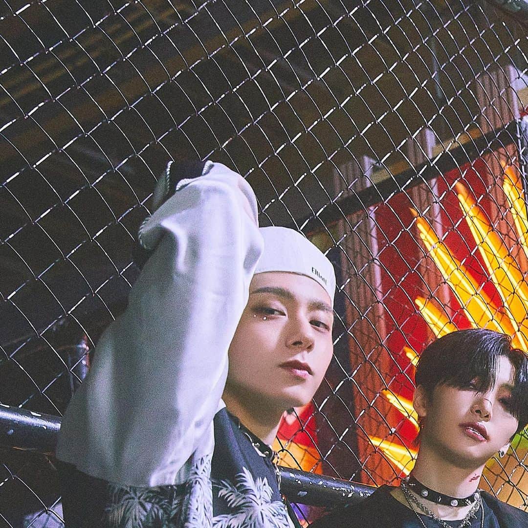 ONEUSのインスタグラム：「. [#원어스]  7th Mini Album [TRICKSTER]   ▪️ CONCEPT PHOTO ▪️  2022.05.17 6PM (KST) RELEASE✔  #ONEUS #TRICKSTER」