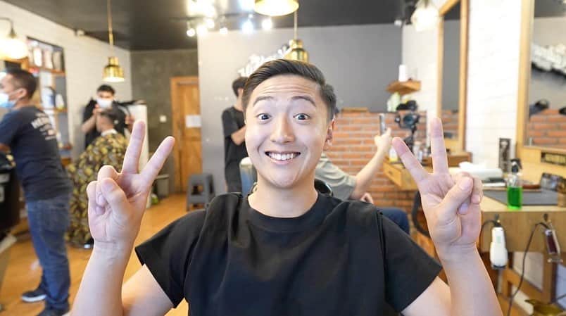 坂崎裕介のインスタグラム：「Aku udah potong rambut seprti orang indonesia👍  pertama kali potong rambut yang pendek  begini👏 jadi orang beda😂 namanya yusuke budi 😂🤣guys, gimana rambut ku baru???🤔 tolong comentar yaaaa🙏  #rambutbaru #orangindonesia #potongrambut #Wasedaboys」