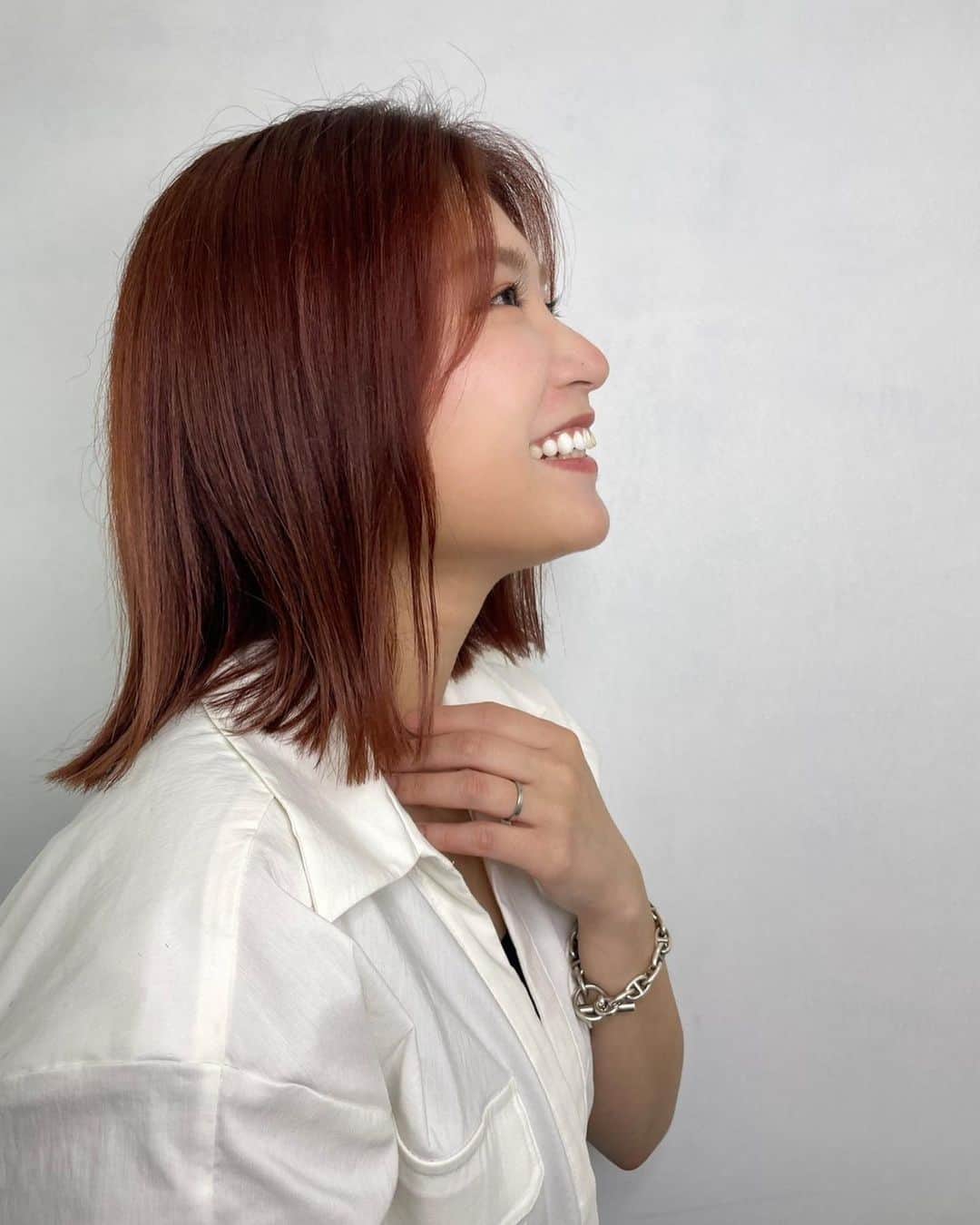 久松郁実のインスタグラム：「⁡ ⁡ ⁡ ⁡ ⁡ ⁡ ⁡ ヘアスタイルちょっと変えたくて 前髪ありなし どちらもできるようにしてもらいました🧸🤎 ⁡ Miriさんいつも ありがとうございます🫶  #pcott」