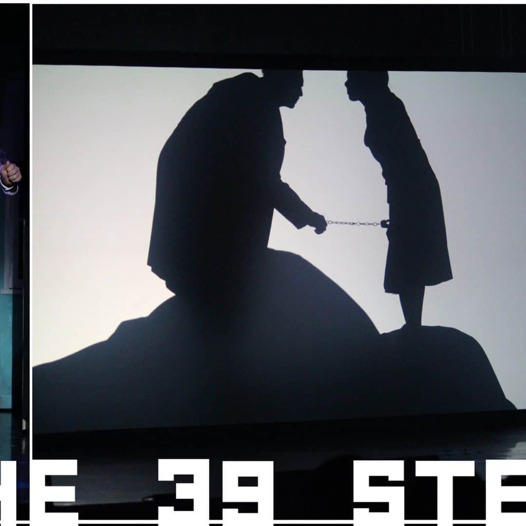 ソニンのインスタグラム：「. “THE 39 STEPS” 2022 Japan Company.  Scene「手錠珍道中の影絵」 #ザサーティーナインステップス　#The39Steps #平方元基 さん　#あべこうじ　さん　#小松利昌　さん　#ザッハトルテ　さん　#ウォーリー木下　さん　#ソニン」