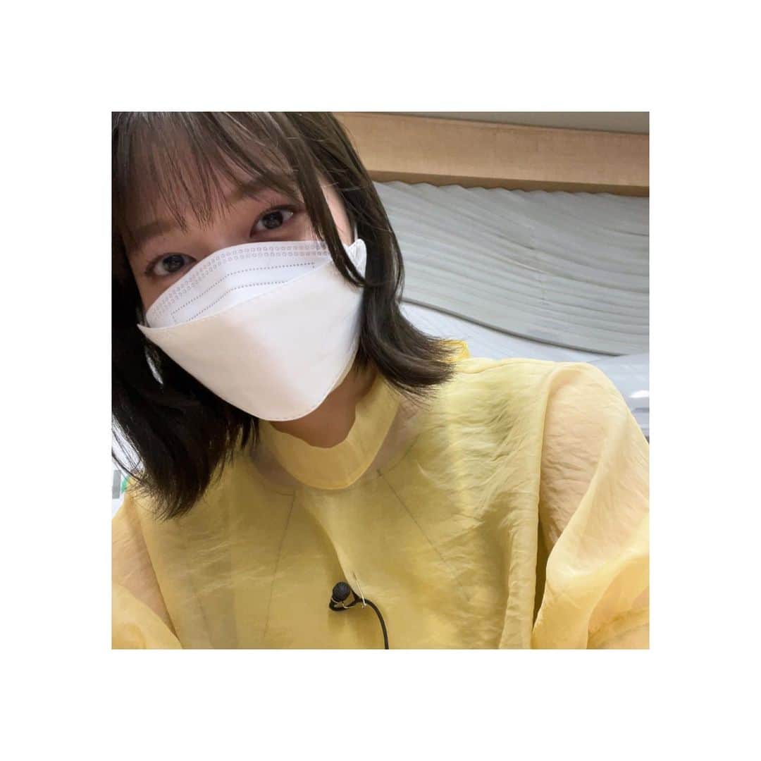 阿部華也子のインスタグラム：「♪  黄色い衣装でした💛  暑くなるので熱中症対策を！！」