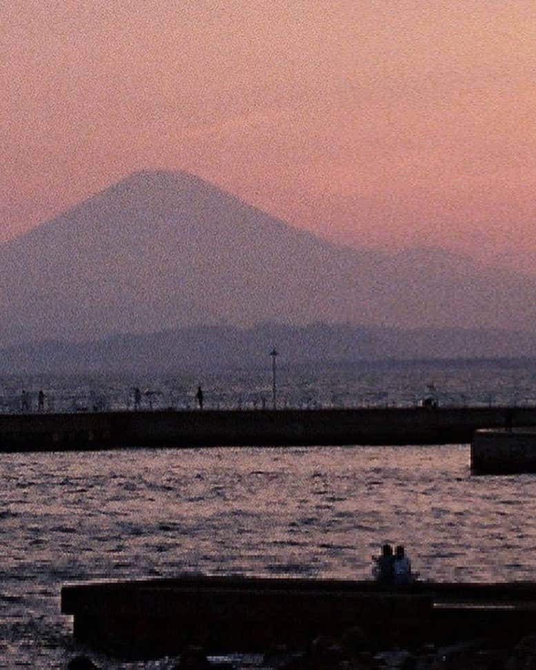ロンモンロウのインスタグラム：「#film 富士山下」