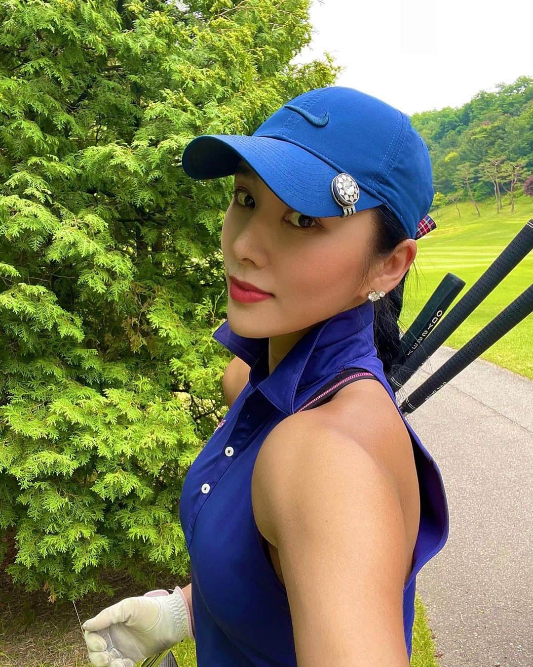 Areum Jungのインスタグラム：「남친시선과 셀카시선 ㅋㅋ 💪🏼  Navy in Golf day.   #golf #골프 #정아름」