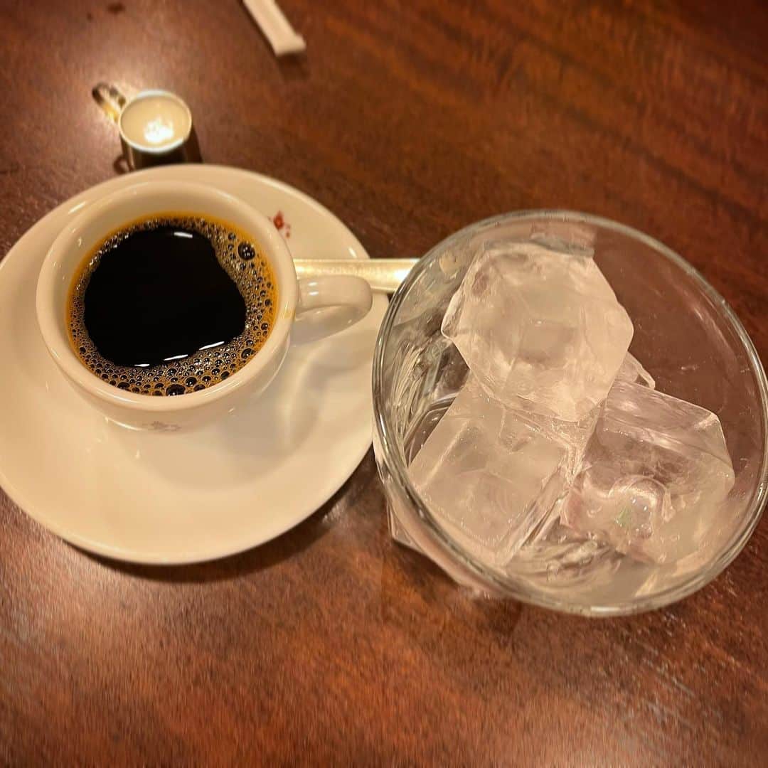 木村ひさしのインスタグラム：「最高のおっさんのティータイム コンパル　アイスコーヒーとエビフライサンド #最高のおっさんの名古屋めし」