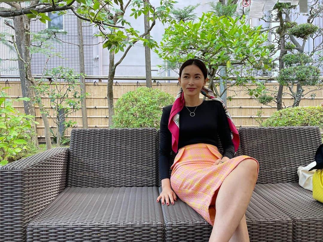長谷川京子のインスタグラム：「よく晴れた、気持ちの良い日曜日でした🌞 #skirt#sunday#sunnyday  @nadia.official.jp」