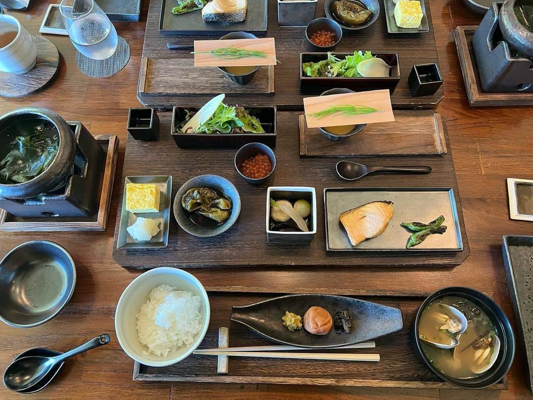夏木マリのインスタグラム：「#breakfast #japan #niseco  #旅ごはん  #nature  朝ご飯ーーーーーーーーーーーー🥢」