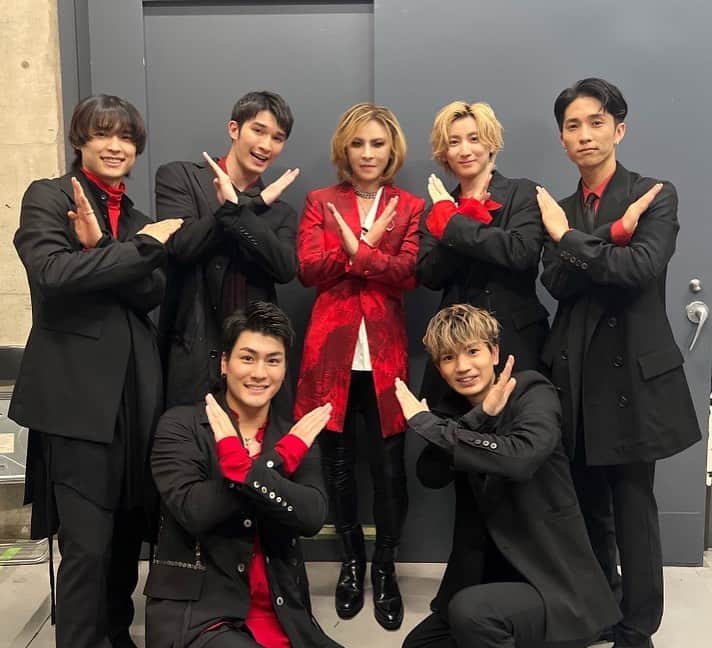 SixTONESのインスタグラム：「⁡ ⁡ ⁡ 先日、ついにYOSHIKIさんと 『Imitation Rain』生共演をさせていただくことができました！ ⁡ 大事なデビュー曲を 貴重な機会で披露させて頂くことができ、 とても光栄でした。 またいつか一緒にパフォーマンスができるよう、 これからもSixTONESは日々進化していきます！  The other day, we finally got to perform『Imitation Rain』live with YOSHIKI!   It was an honor for us to have this precious opportunity to perform our debut song that means a lot to us. SixTONES will continue to evolve day by day so that we can perform with him again someday!  ⁡ ⁡ #YOSHIKI @yoshikiofficial  #sarahbrightman @sarahbrightmanmusic   #SixTONES #Jesse #Taiga #Hokuto #Yugo #Shintaro #Juri」