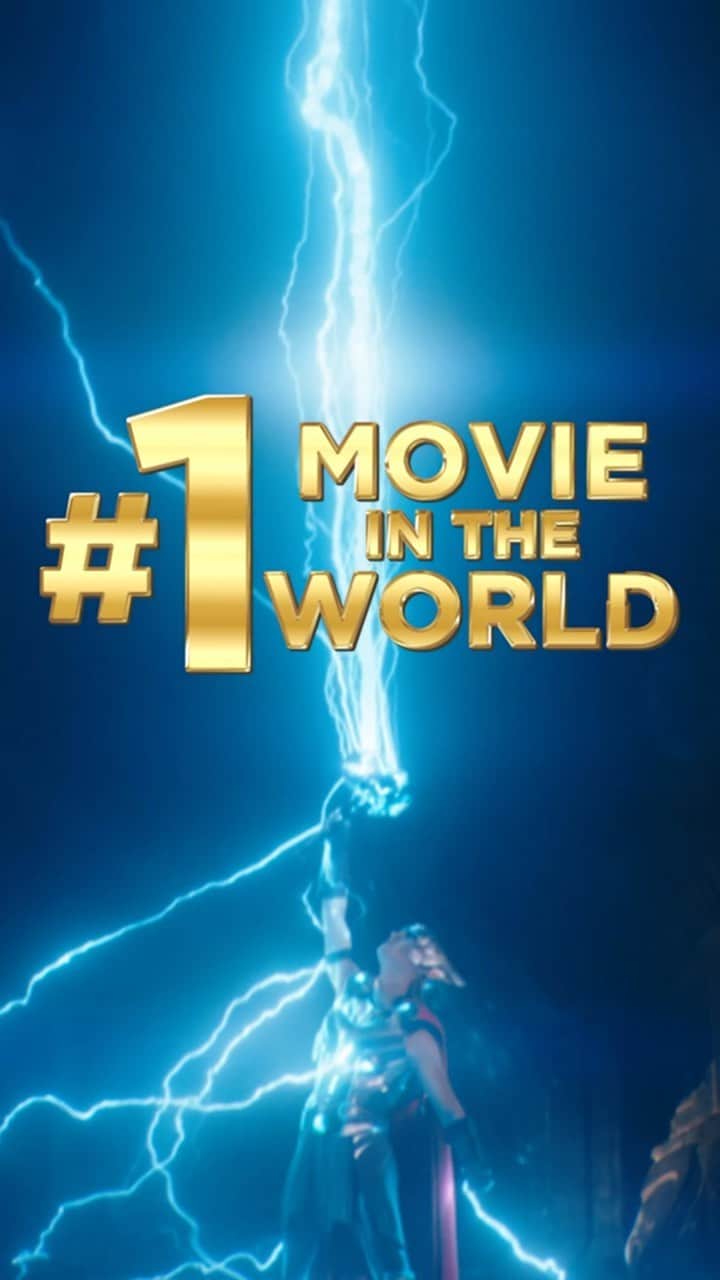 クリス・ヘムズワースのインスタグラム：「Massive thanks to everyone who checked out Thor: Love & Thunder over the weekend. You’ve made it the number one movie in the world right now!」