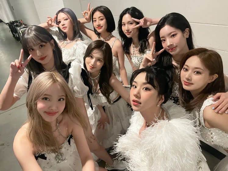 TWICEのインスタグラム：「All 9 Members Of #TWICE Renew Contracts With JYP Entertainment」